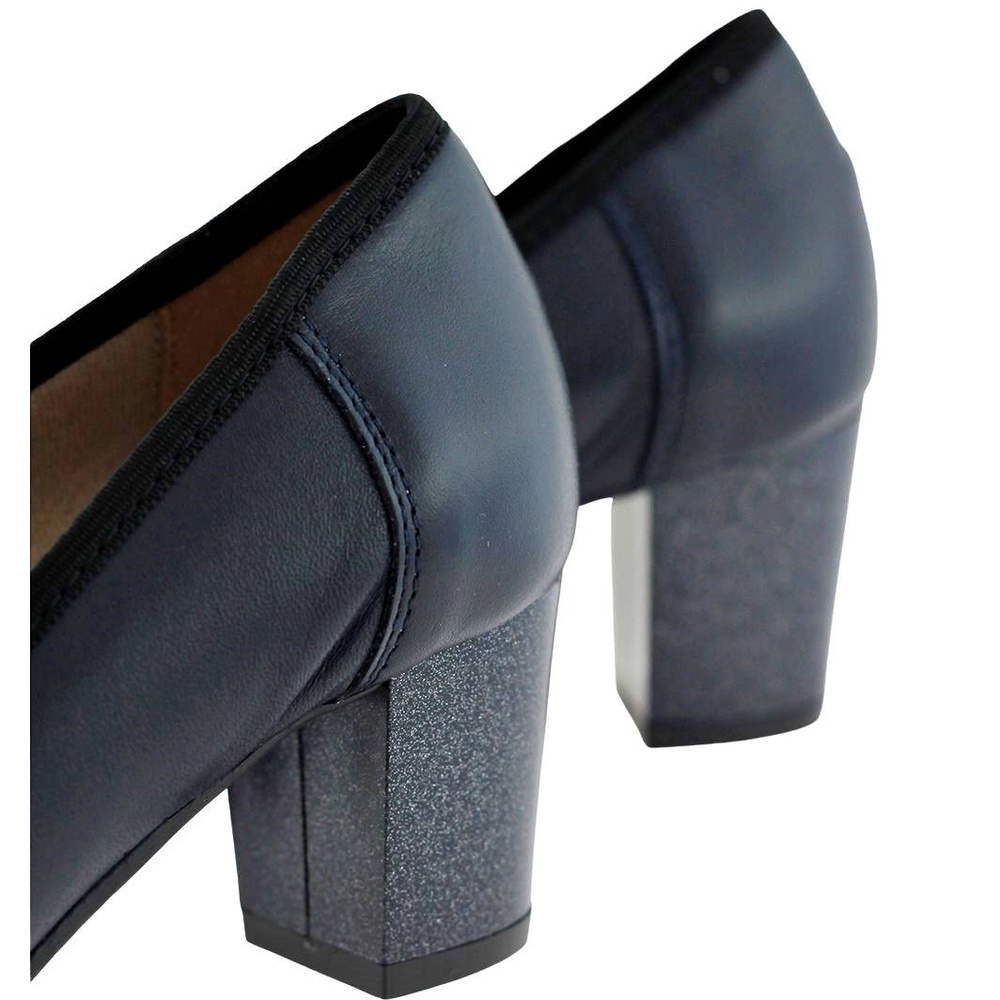 Жіночі темно-сині туфлі з зернистої шкіри на галантному каблуці