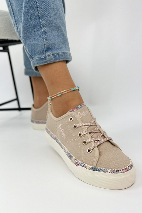Модні жіночі кеди кольору хакі на шнурівці
