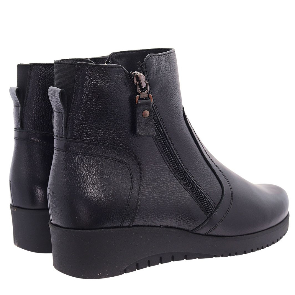 Чорні шкіряні ботильйони на польській блискавці
