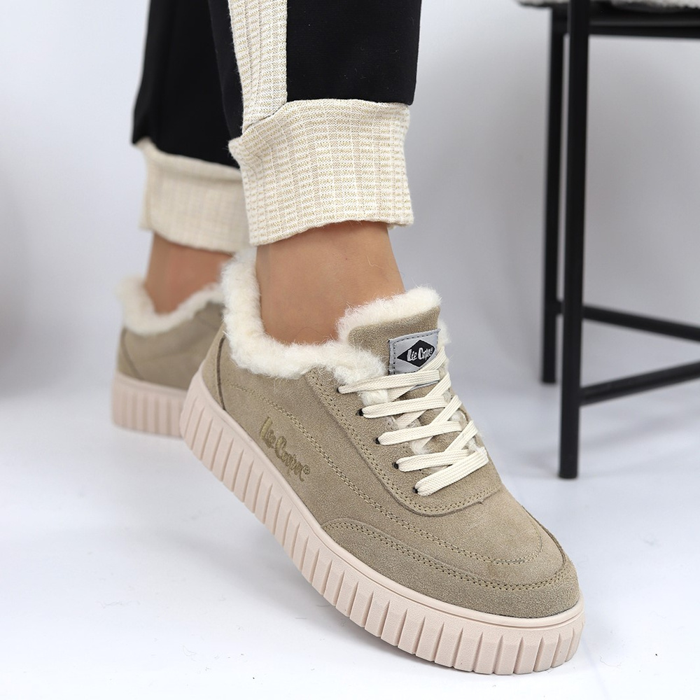 Бежеві шкіряні зимові кросівки на шнурівці