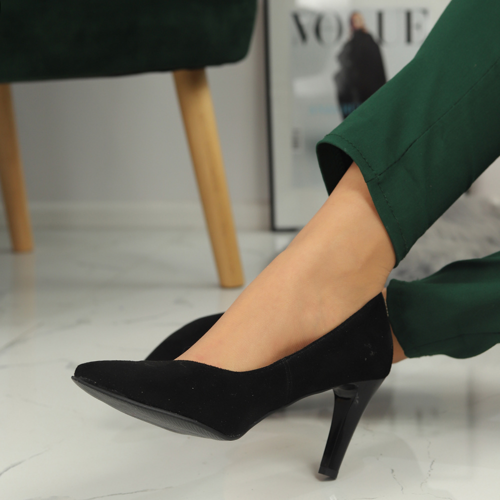 Чорні замшеві туфлі Clasicco