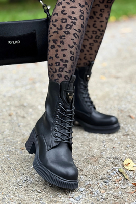 Czarne botki skórzane ocieplane sznurowane z zamkiem