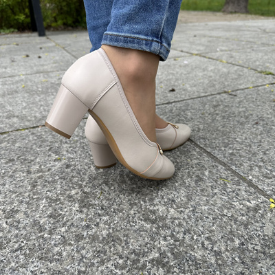 Бежеві шкіряні туфлі на високих підборах Galant