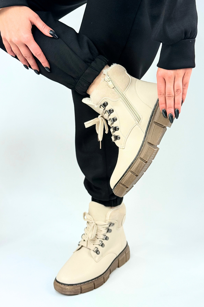 Botki damskie beżowe ocieplane na platformie sznurowane z zamkiem