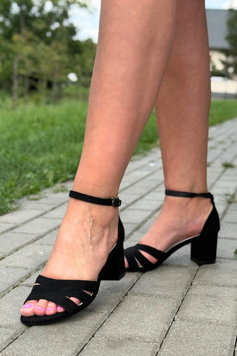 Жіночі бежеві босоніжки з перфорованою колодкою