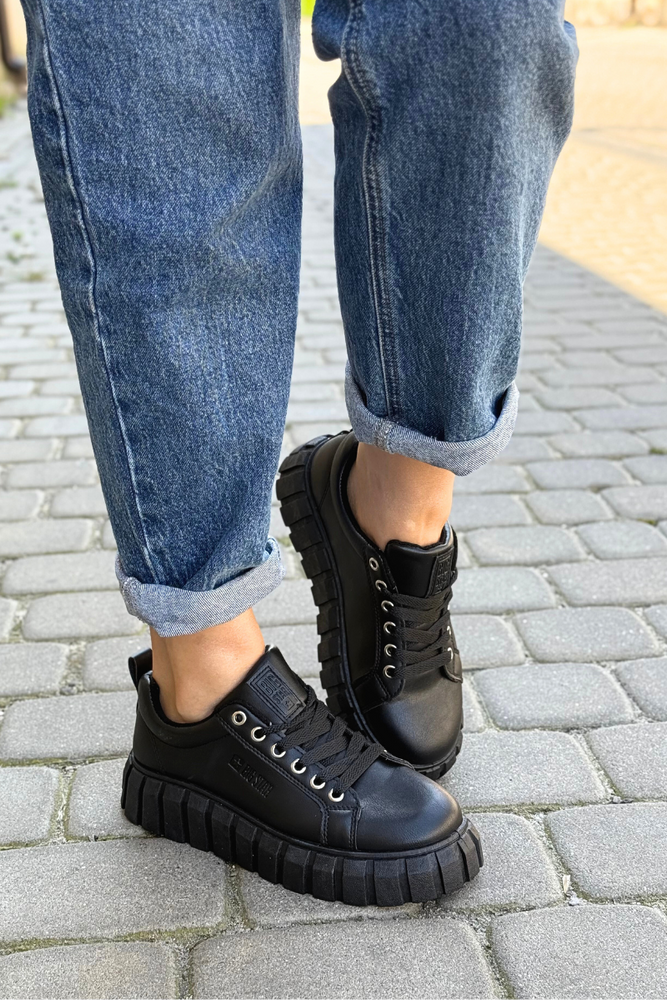 Жіночі чорні кросівки на шнурівці на товстій підошві Big Star