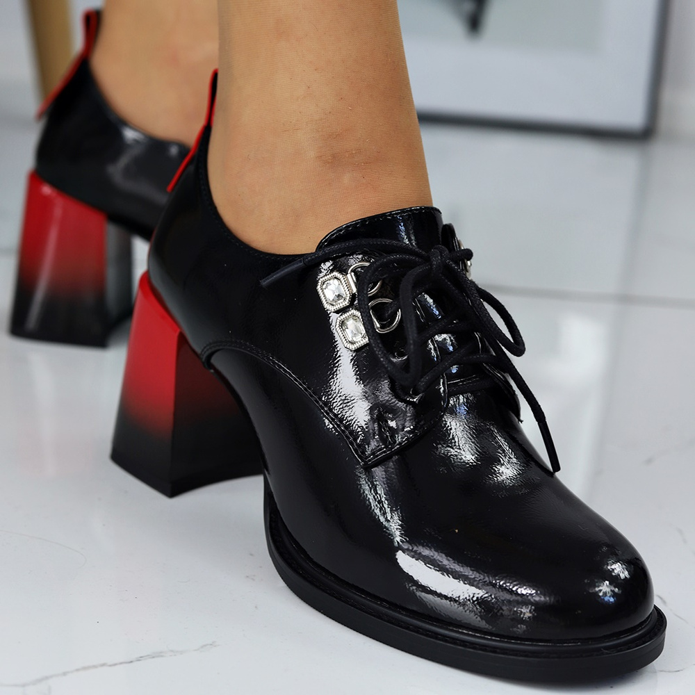 Czarne półbuty damskie na modnym obcasie S.Barski 