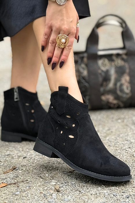 Темно-бежеві ажурні ботильйони із замшевої екошкіри