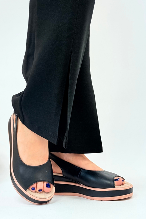 Czarne skórzane sandały damskie na koturnie Filippo