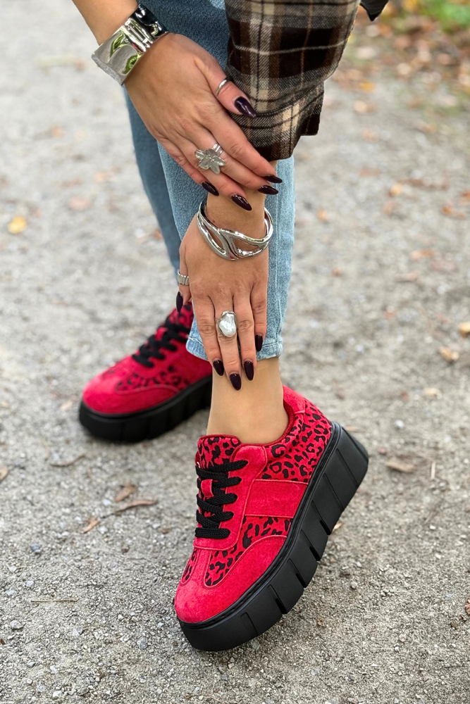 Білі жіночі шкіряні ажурні туфлі