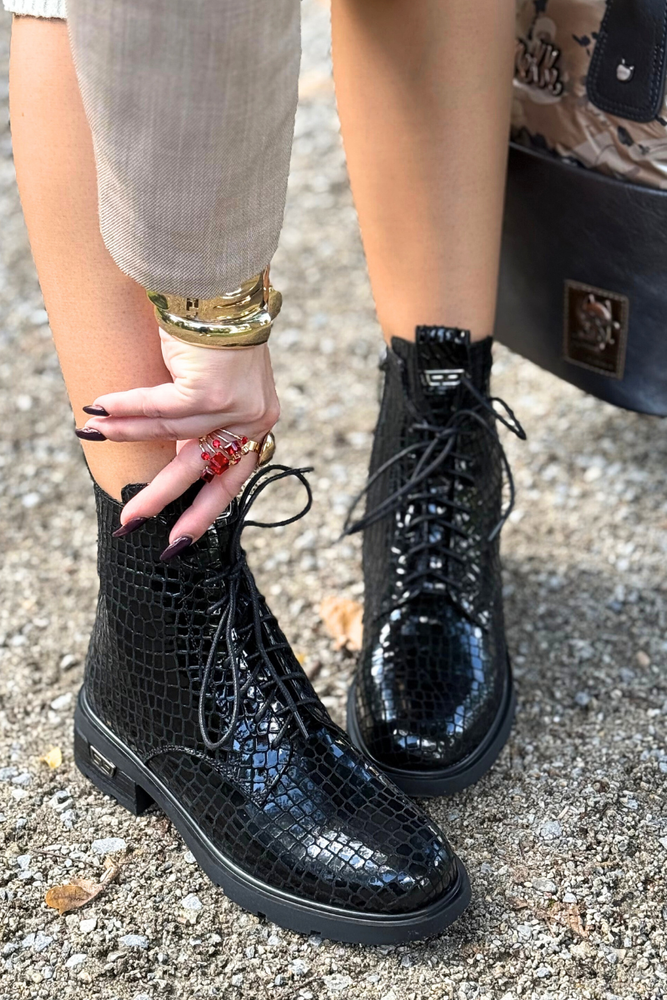 Плоскі утеплені чорні замшеві ботильйони