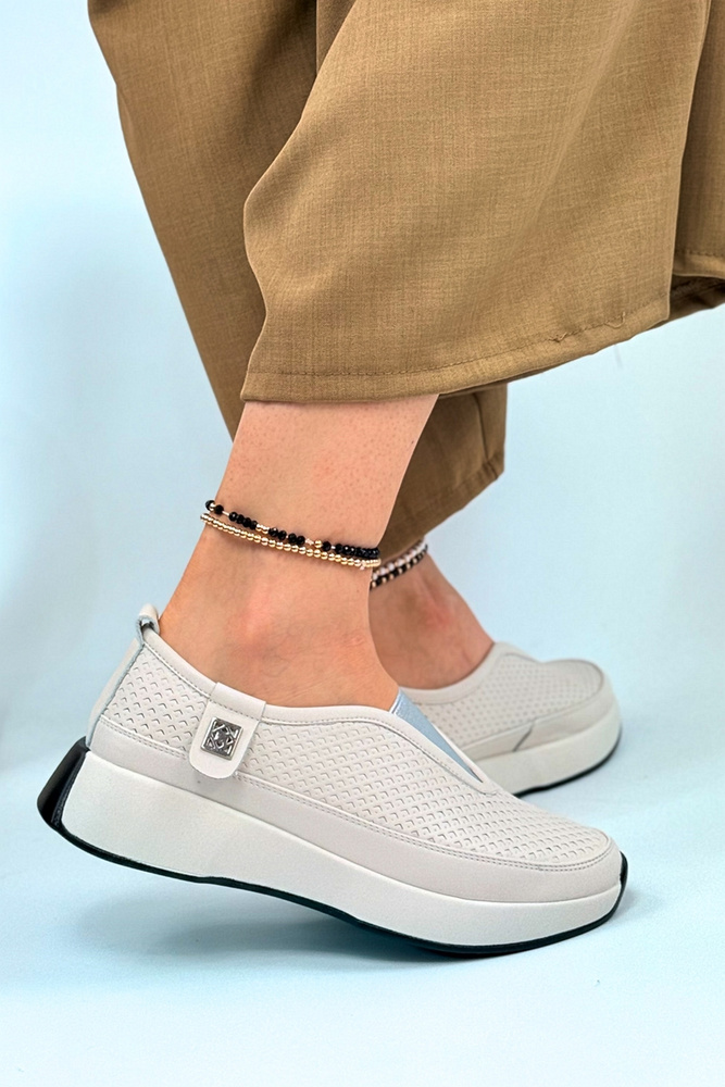 Сині ажурні шкіряні туфлі на плоскому ходу