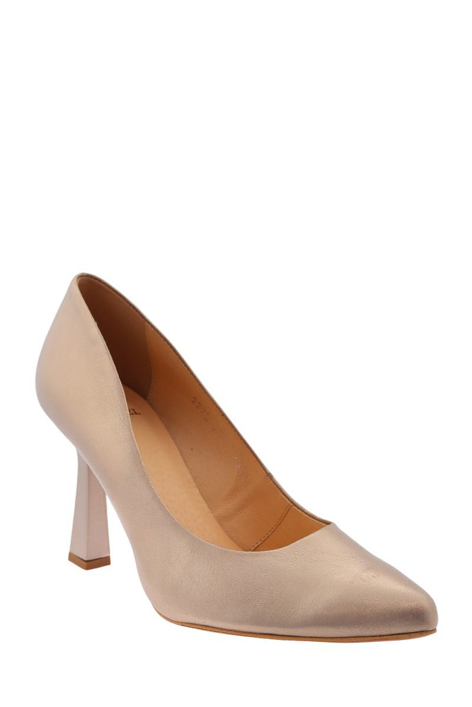 Жіночі чорні шкіряні човники з декором