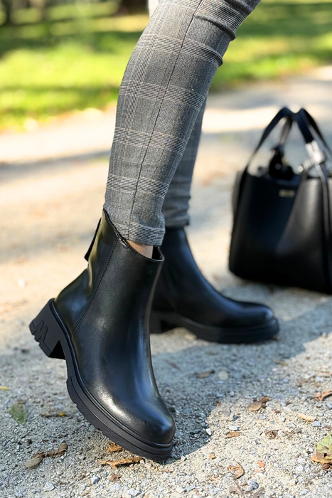 Темно-бежеві ажурні ботильйони із замшевої екошкіри