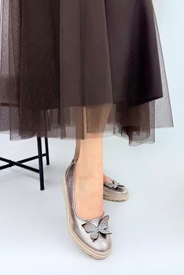 Półbuty damskie złote z ozdobnym motylem