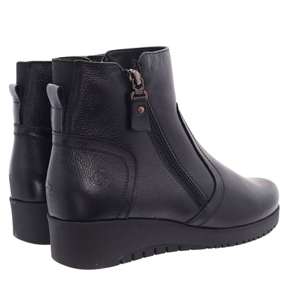 Czarne botki skórzane na koturnie Polskie na zamek