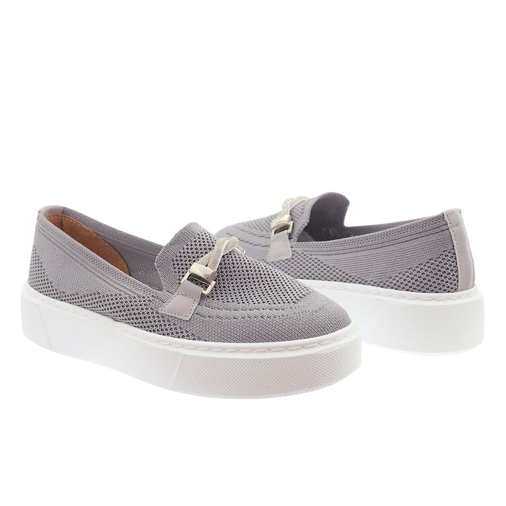 Сірі жіночі туфлі на платформі з декором