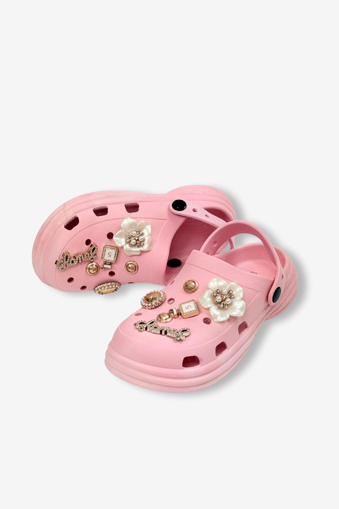 Różowe crocsy piankowe z przypinkami na platformie