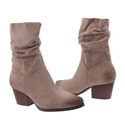 Beżowe botki kowbojki z zamszu e na obcasie