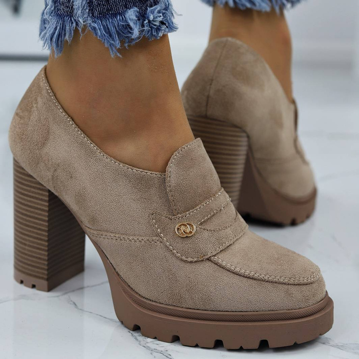 Zamszowe półbuty damskie w kolorze beżowym na obcasie Evento