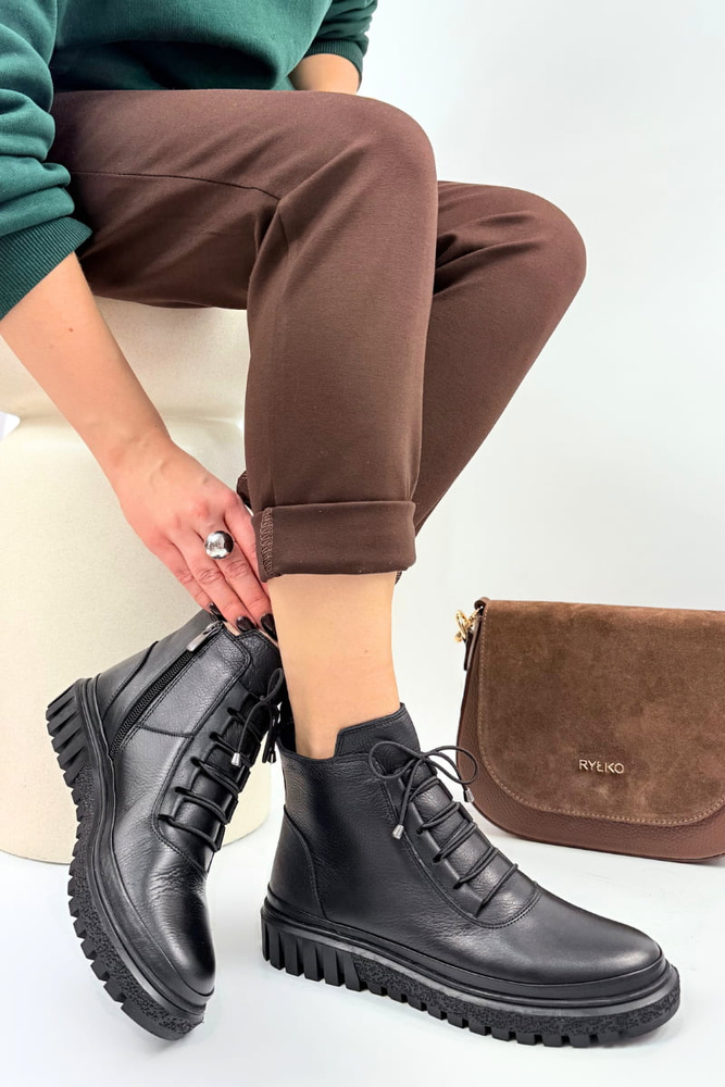 Trzewiki skórzane damskie za kostkę ocieplane czarne