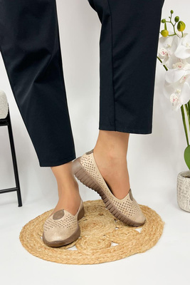 Ажурні плоскі туфлі золотого кольору