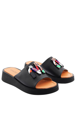 Czarne klapki skórzane na platformie 