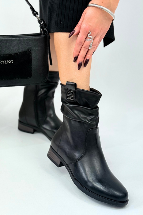 Чорні жіночі ботильйони на блискавці та плоскому каблуці