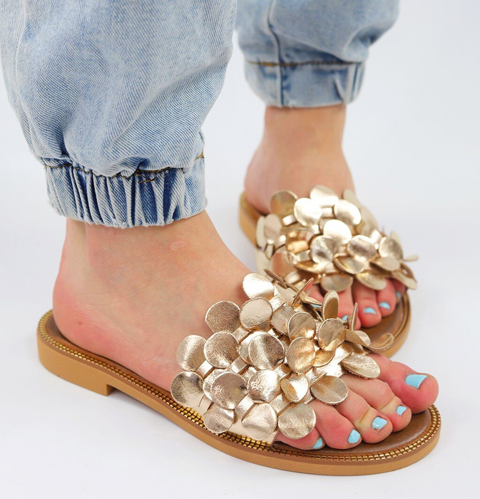 Złote klapki skórzane na płaskiej podeszwie Lemar