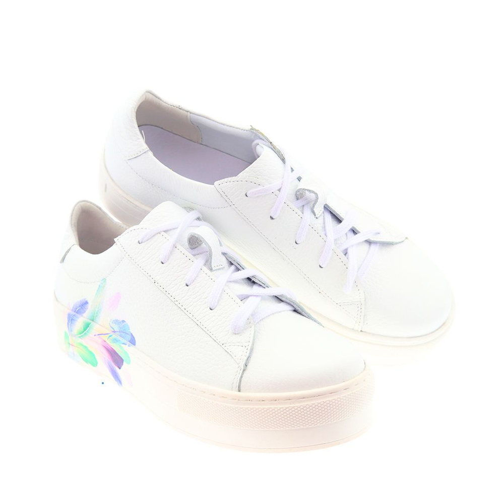 Білі шкіряні туфлі з мотивом пір'я від Nicoll