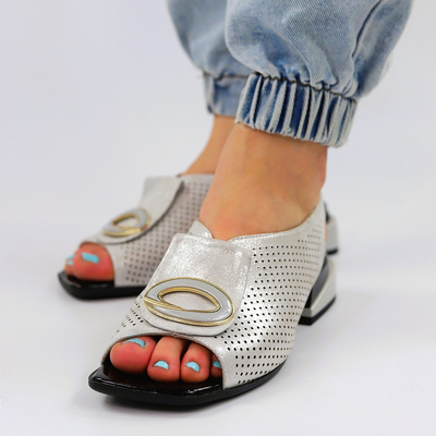 Satynowe ażurowe sandały damskie Boccato