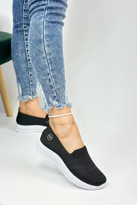 Tenisówki materiałowe płaskie czarne wsuwane