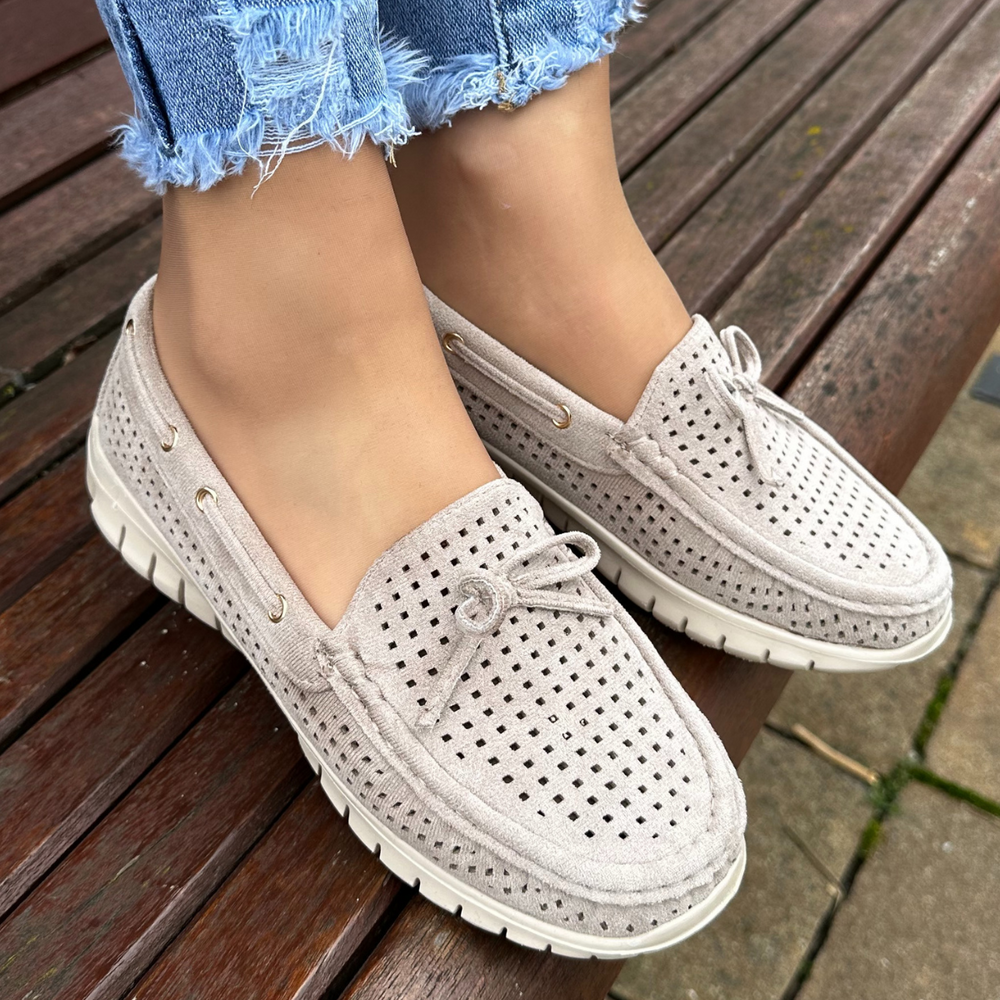 Półbuty skórzane ażurowe beżowe z kokardką Vinceza