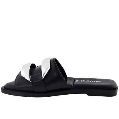 Czarne damskie klapki z ozdobną klamrą Boccato