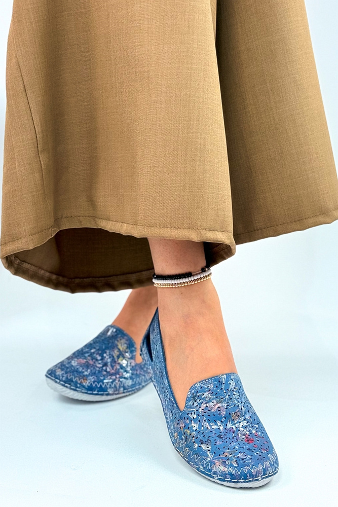 Сині ажурні туфлі на зав'язках