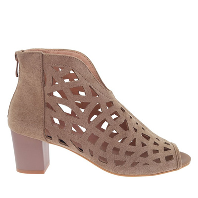 Beżowe ażurowe zamszowe botki na klocku M. Daszyński