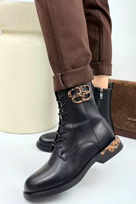 Botki damskie skórzane płaskie z akcentami w panterkę czarne