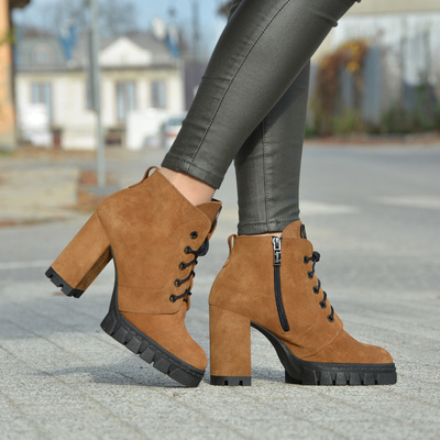 Жіночі шкіряні ботильйони на високих підборах