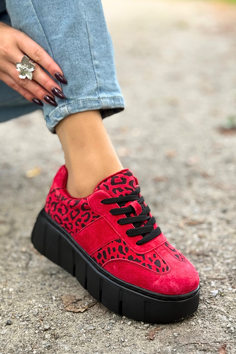 Білі жіночі шкіряні ажурні туфлі