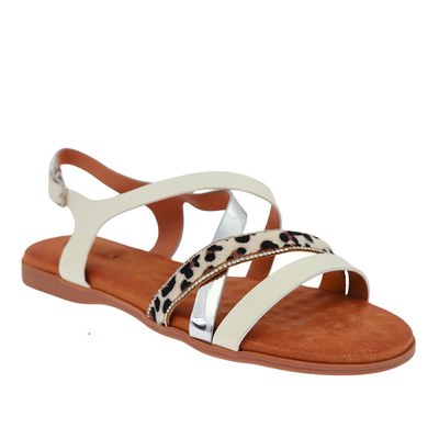 Білі сандалі на плоскій підошві з ремінцями від T. Sokolski