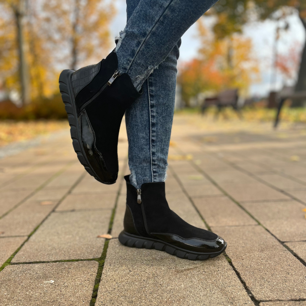 Czarne botki damskie lakierowane z zamszem na zamek