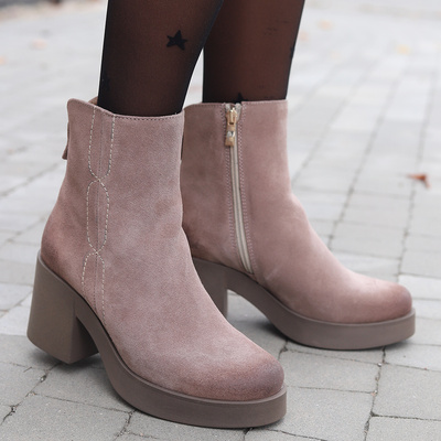 Бежеві замшеві шкіряні ботильйони від Lemar