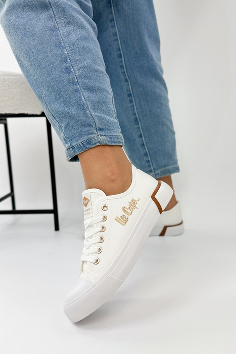 Жіночі білі кросівки на шнурівці на потовщеній підошві