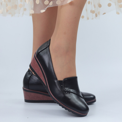 Чорні жіночі туфлі на танкетці Potocki 