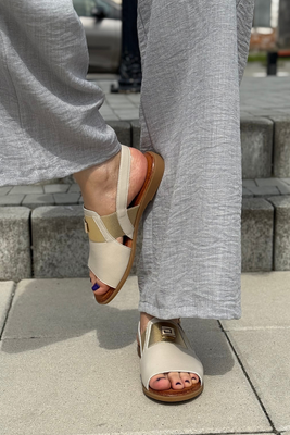 Złote sandały skórzane lekko zabudowane płaskie