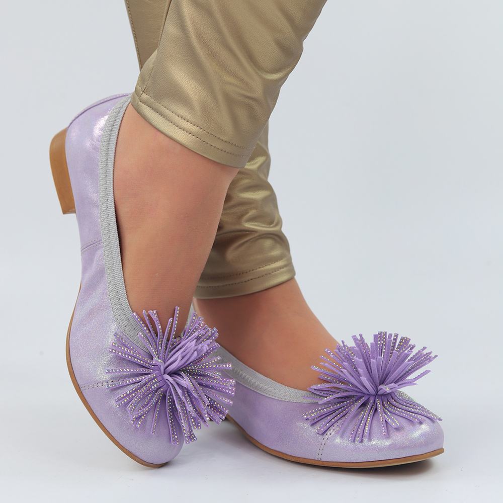 Фіолетові шкіряні балерини з помпоном від Gamis