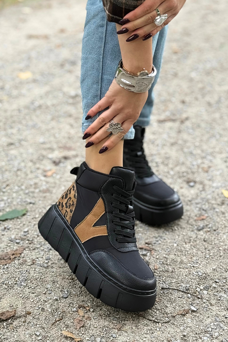 Білі жіночі шкіряні ажурні туфлі