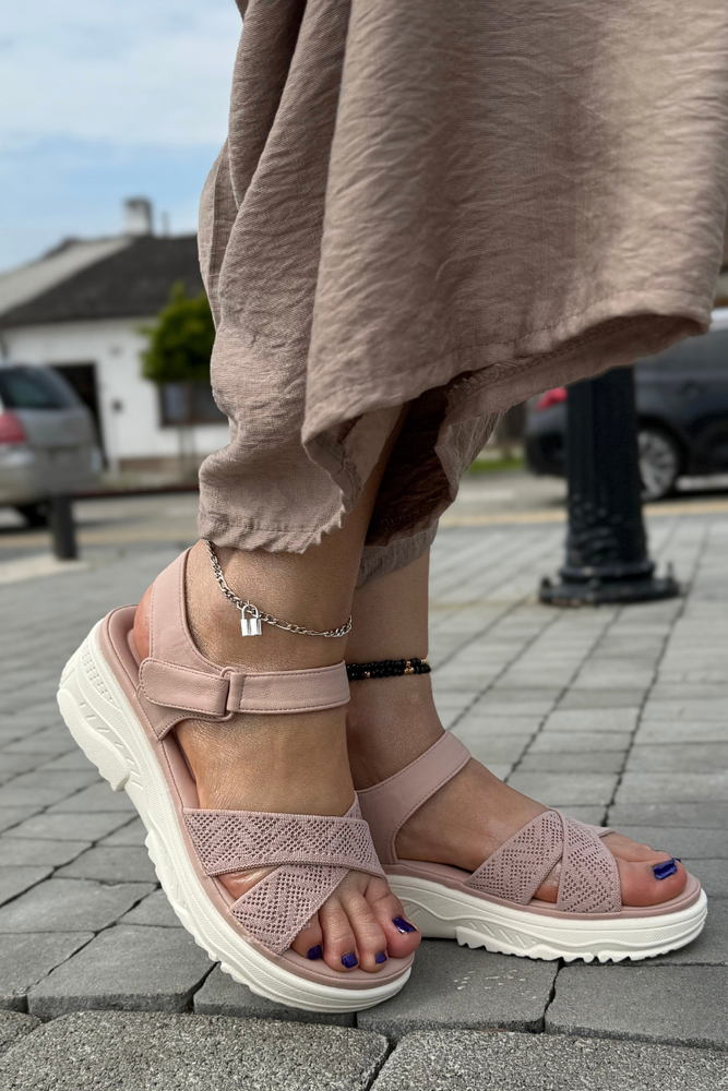 Бежеві шкіряні ажурні босоніжки на липучці