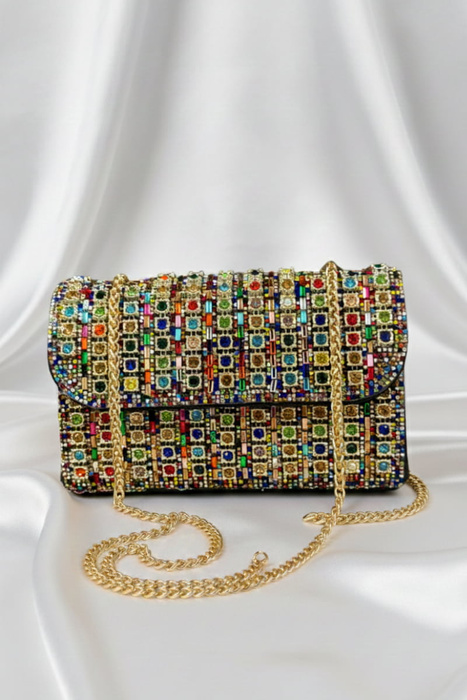 Torebka damska wizytowa w kolorowe cyrkonie na łańcuszku