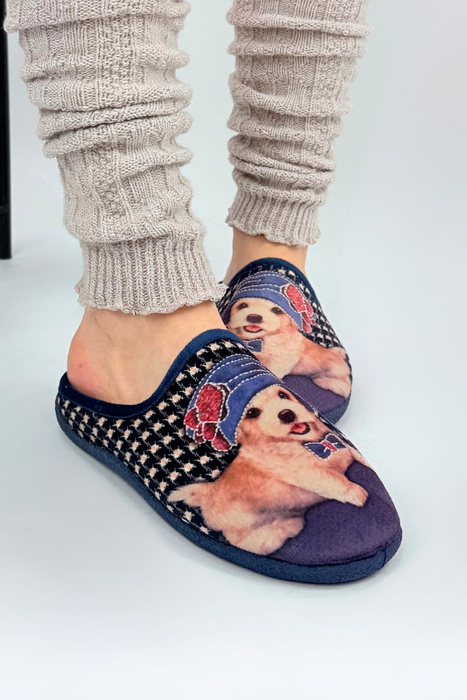 Granatowe kapcie damskie z pieskiem wsuwane